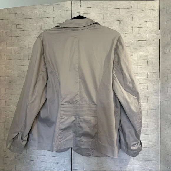 Lane Bryant Women’s Size 20 light gray Button Front Blazer Jacket Pocket - Picture 2 of 4